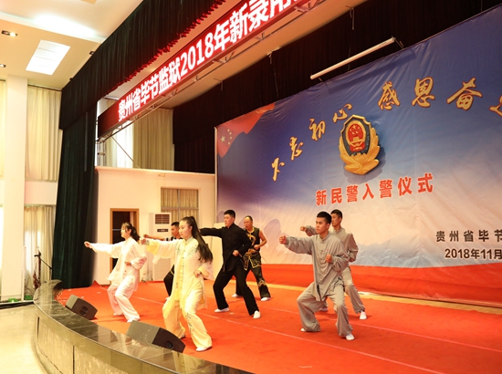 新警表演.jpg