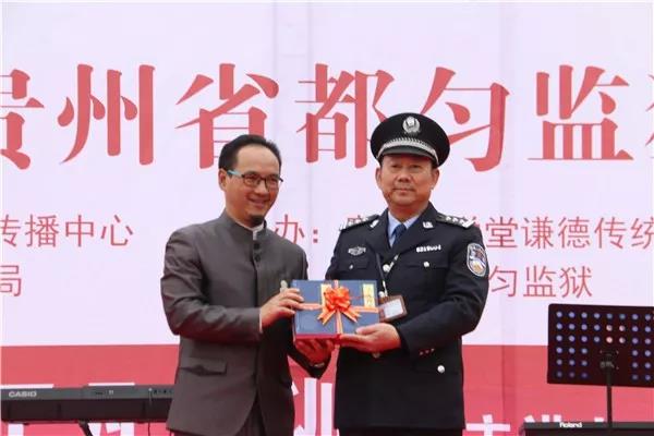 赠书.jpg