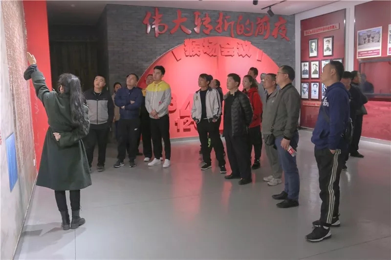 认真听取解说.jpg