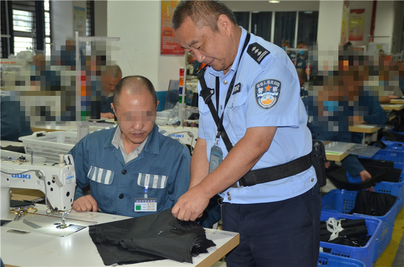 执勤民警.JPG