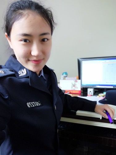 黄莹工作照_副本.jpg