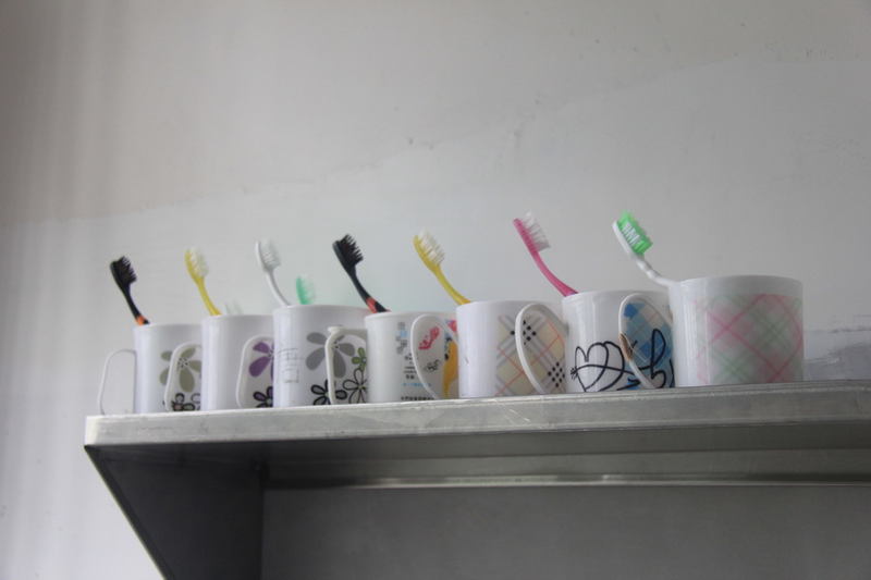 牙具摆放一条线.JPG