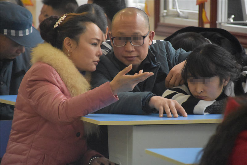 亲情在此刻相融.jpg