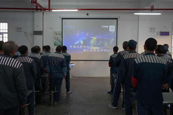 在餐厅学唱红歌.jpg