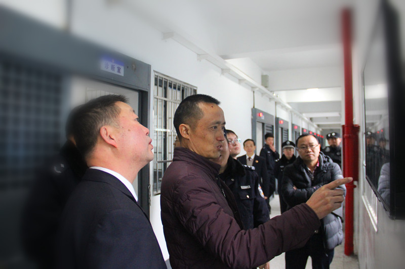 省检察院刑事执行检察处处长尚勇一行到凯里监狱开展春节前安全检查