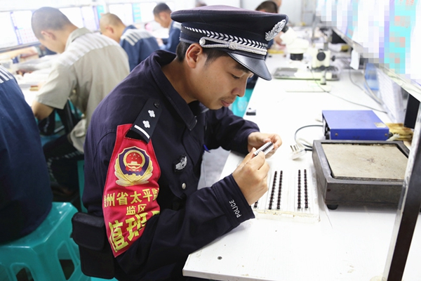 监狱里的质检员.JPG