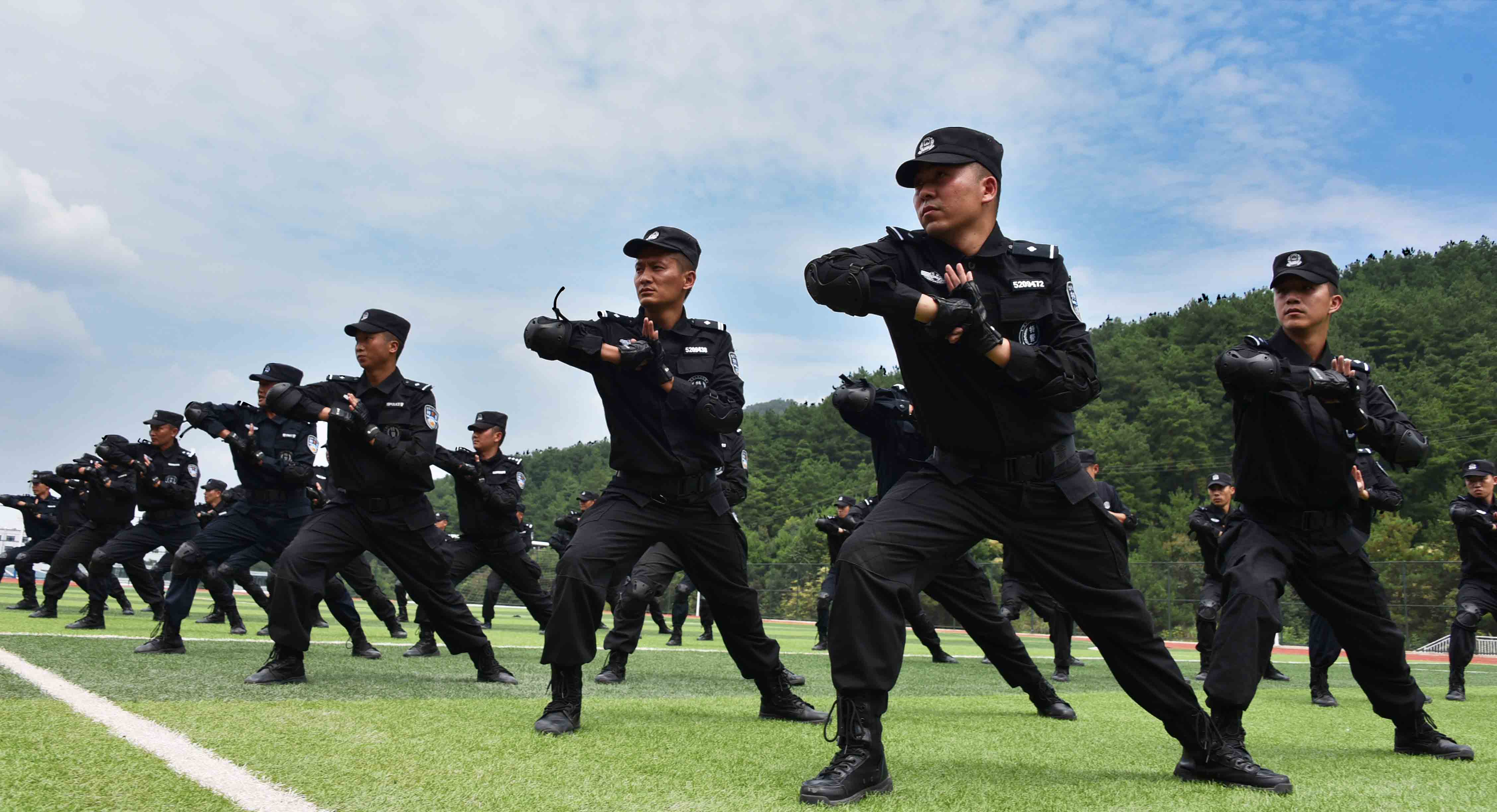 金秋九月 沙场练兵 千锤百炼 淬火成钢