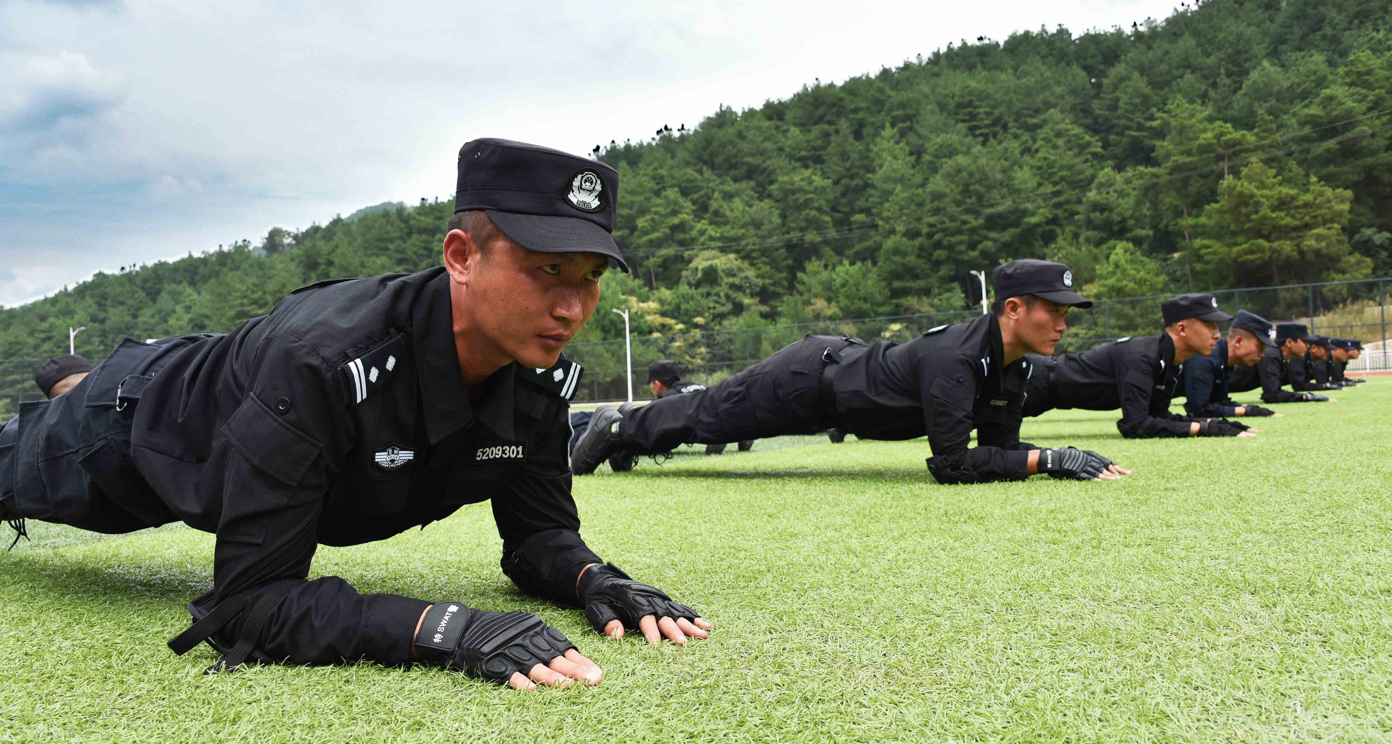 金秋九月 沙场练兵 千锤百炼 淬火成钢