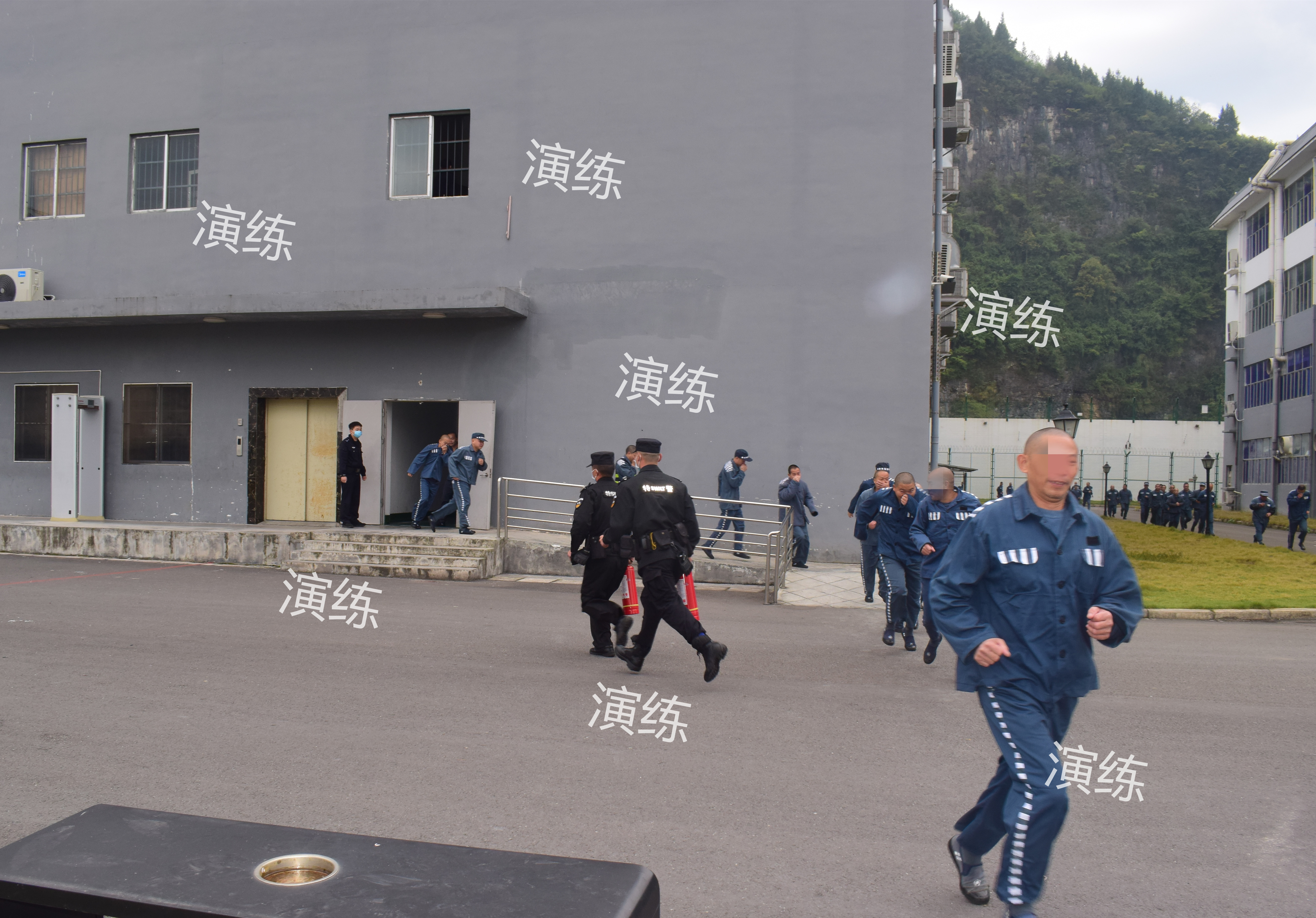 铜仁监狱开展冬季消防安全演练