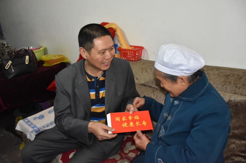 离休干部遗孀胡国珍.jpg
