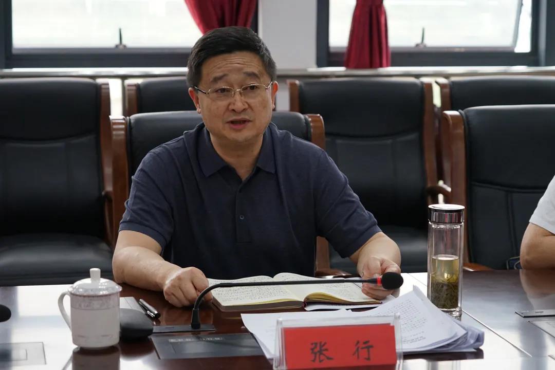 何冀督导轿子山监狱队伍教育整顿专题民主生活会